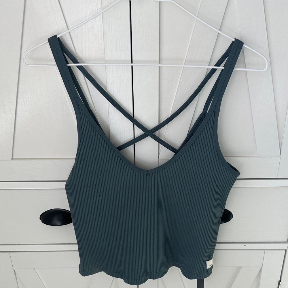 BRAND NEW Vuori Crop Top